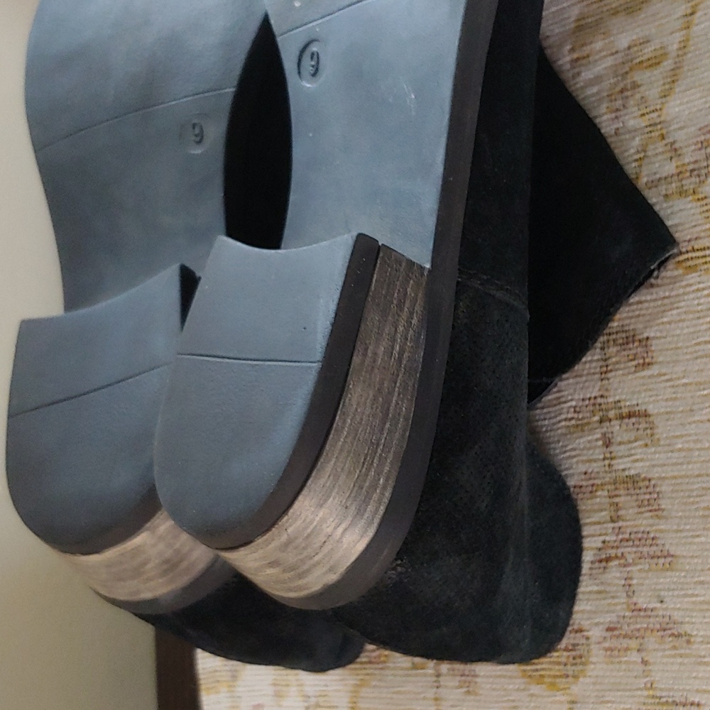 Crevo Suede Distressed Look Slip-on  Ankle Boots in size 9 - Picture 10 of 14